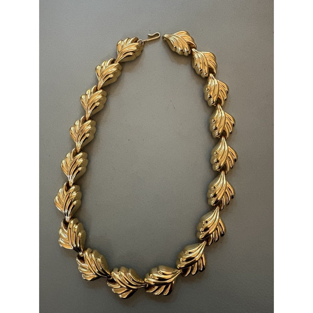 Vintage Gold Tone Metal Hinged Necklace 16.5 Heavy Weight Costume Jewelry